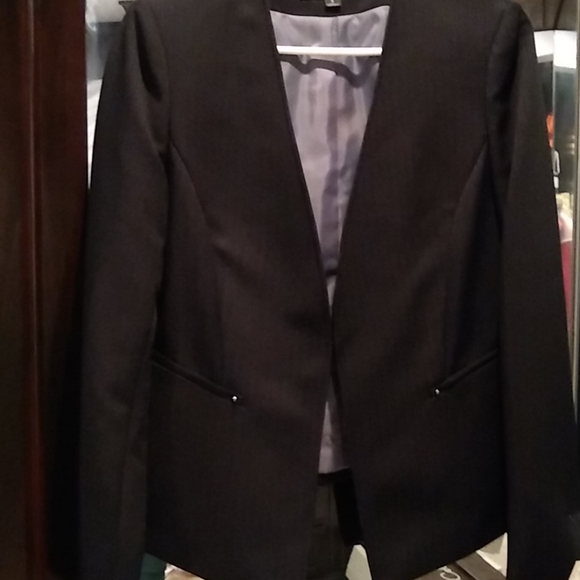 Tahari Jackets & Blazers - Tahari black suit jacket, size 6, nwt